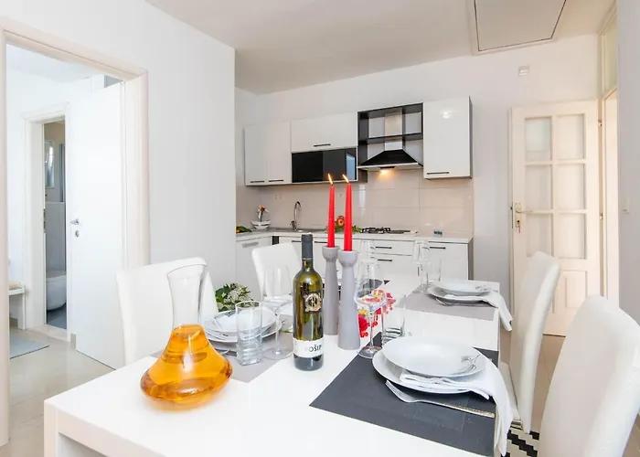 Lenka Apartment *