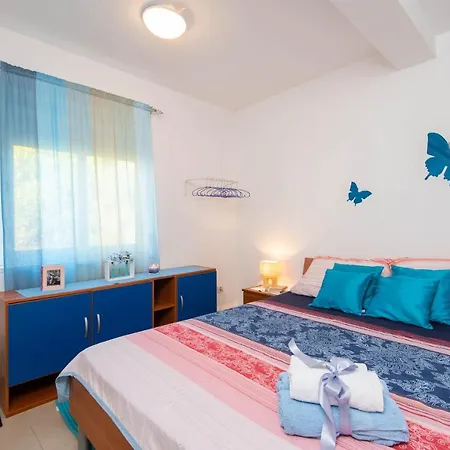 Lenka Apartman *